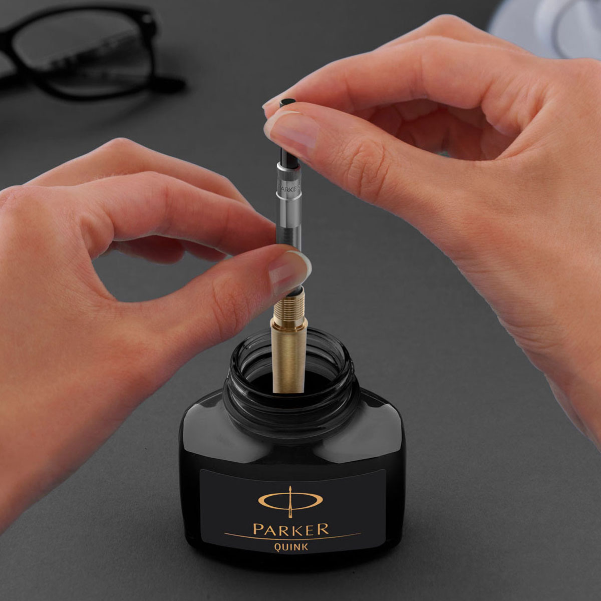 Napełnianie pióra Parker atramentem z butelki Quink