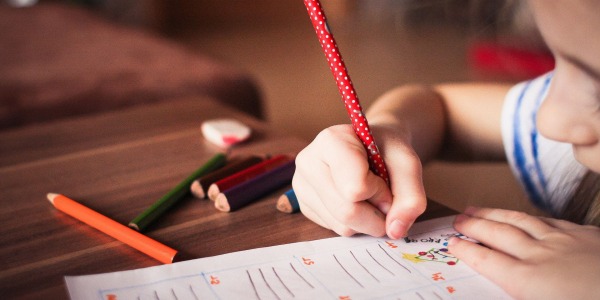 5 sposobów, jak wspomóc dziecko w nauce pisania
